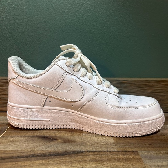 Nike Air Force 1 Low White Sneakers Women’s 7.5 - Picture 7 of 12